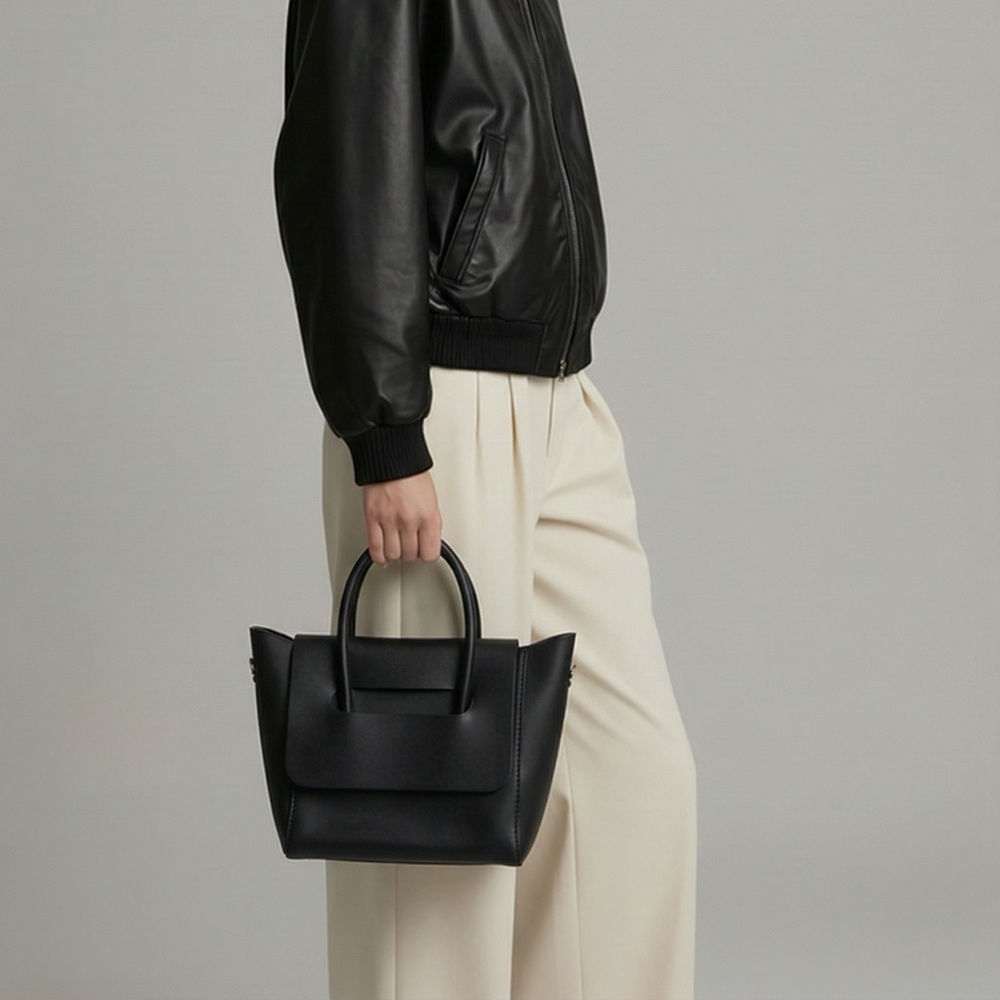 HiEleven black leather small handbag